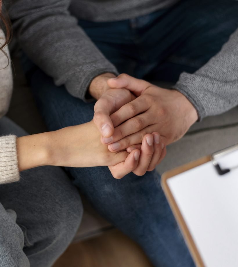close-up-people-holding-hands